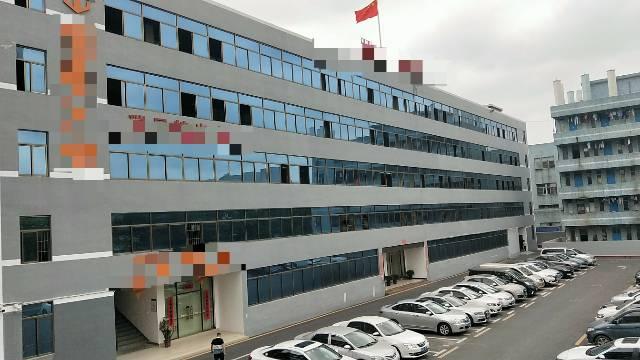 中心路旁边特价120平方写字楼,带家私,无中介费