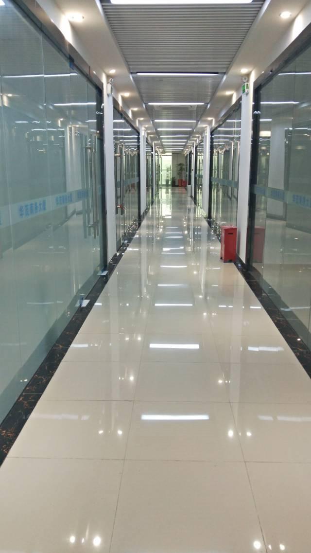 北环路新出写字楼,交通便利,车位充足,入驻可享免费变更注册地