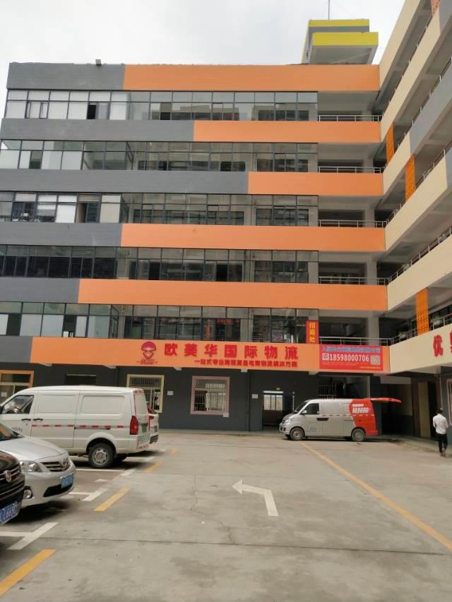 龙华清湖地铁口180平写字楼出租