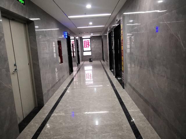 南联地铁口红本办公室105平出租