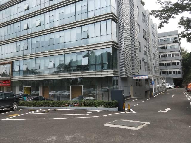 出租新东地铁口精装写字楼220平2+1格局