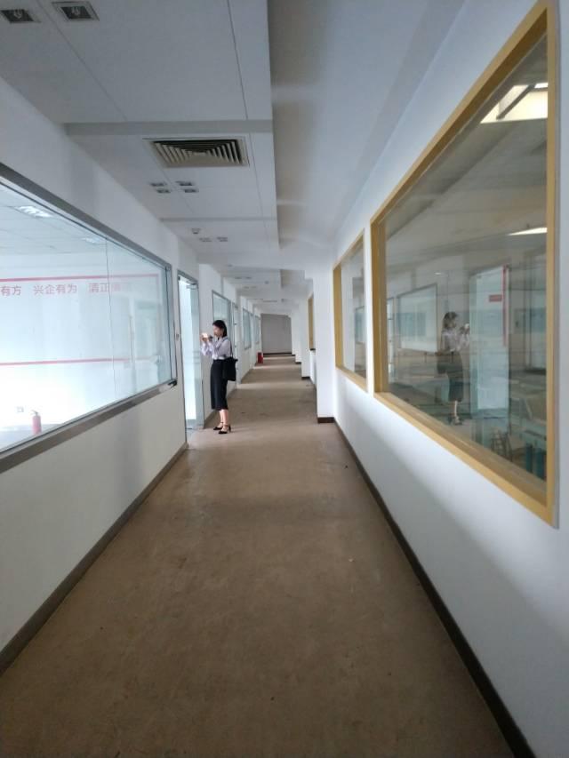 荷坳地铁口10分钟路程40精装修写字楼