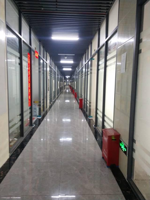 横岗四联学校边30原房东精装修写字楼