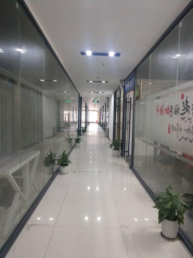 横岗原房东35元精装修写字搂