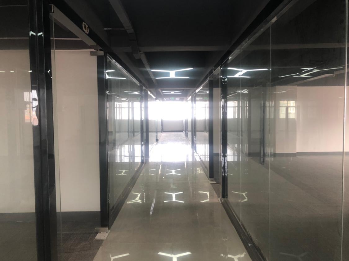 地铁口3分钟交通方便价格优惠性价比高