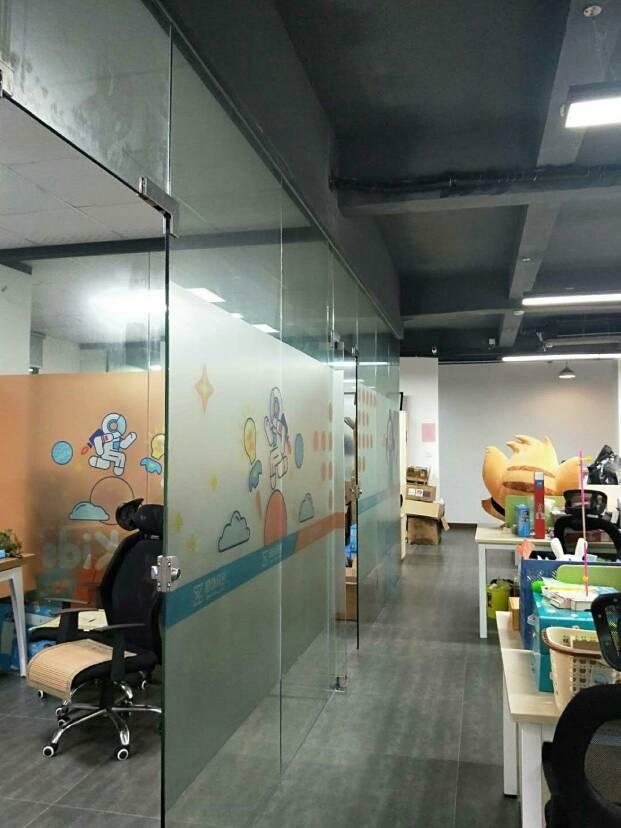 广州市天河区员村精装修带家私办公室