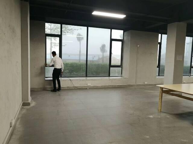 广州天河黄埔广园快速路口左转