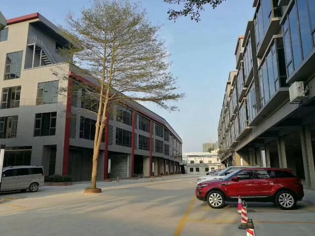 广州天河黄埔广园快速路口左转