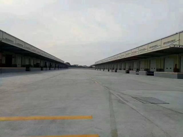 天河黄村地铁站附近新出空地超大物流仓库，18米大车可直接开进