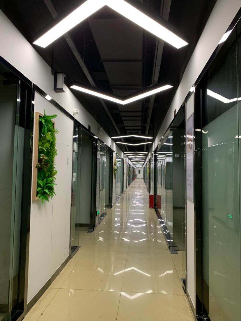 福永地铁口小型办公室50平方可挂靠