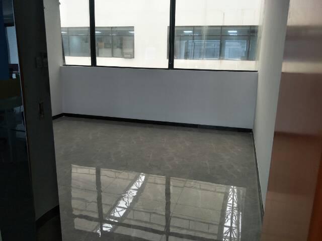 福永地铁口A出口全新精装小隔间和卡座带家私拎包入驻即可
