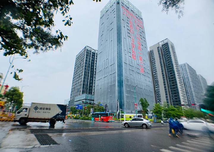 《中粮创芯公园》5号线兴东地铁口新盘火热招租120平起租