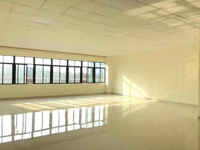 龙岗3号线荷坳地铁站B出口高新产业园