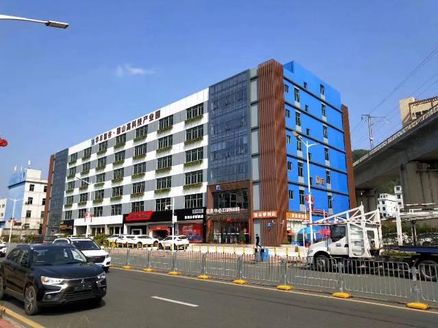 龙岗3号线荷坳地铁站B出口高新产业园