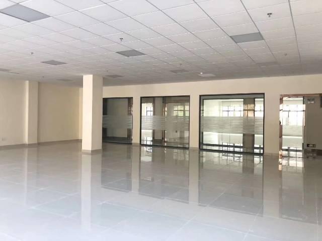 龙岗3号线荷坳地铁站B出口高新产业园