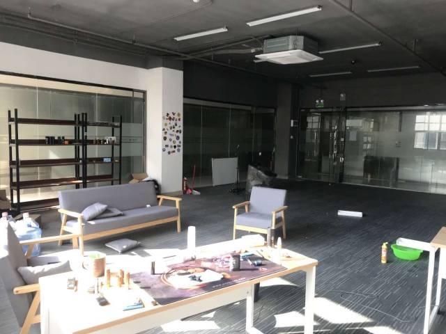 沙井带红本精装修/带空调写字楼/55平起租
