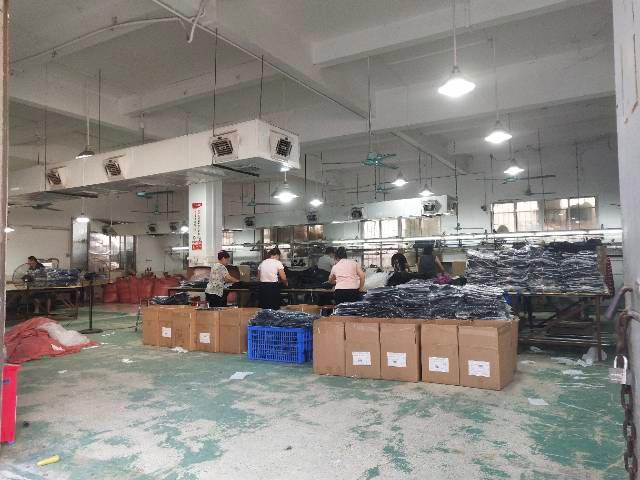 江南村25块一楼厂房招租，适合服装仓库等。