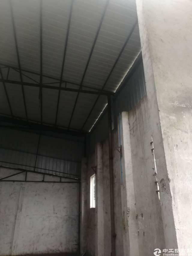 广州市黄埔开发区文冲机械城新出滴水7米250平仓库出租。