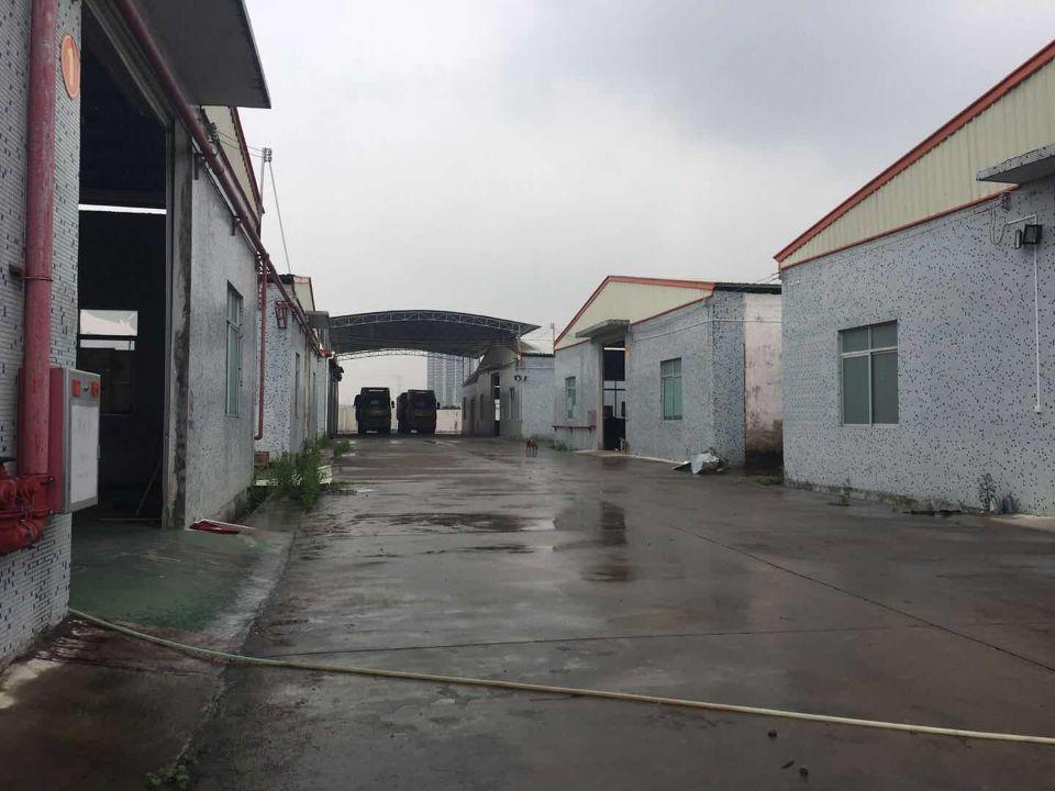白云区江高工业区分租仓库单一层2600平方，可进大车
