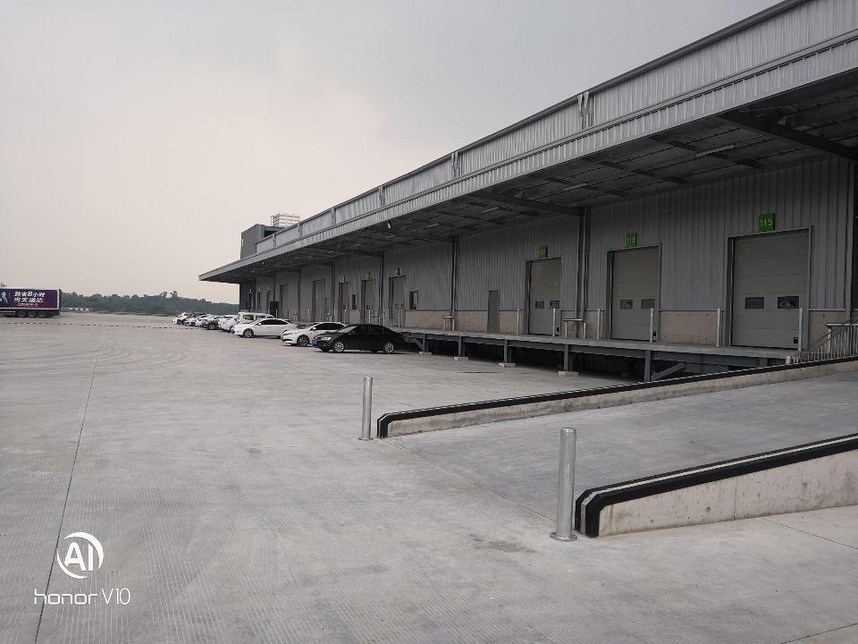 双流带卸货平台标准物流仓库，高度11米，有消防喷淋，证件齐全