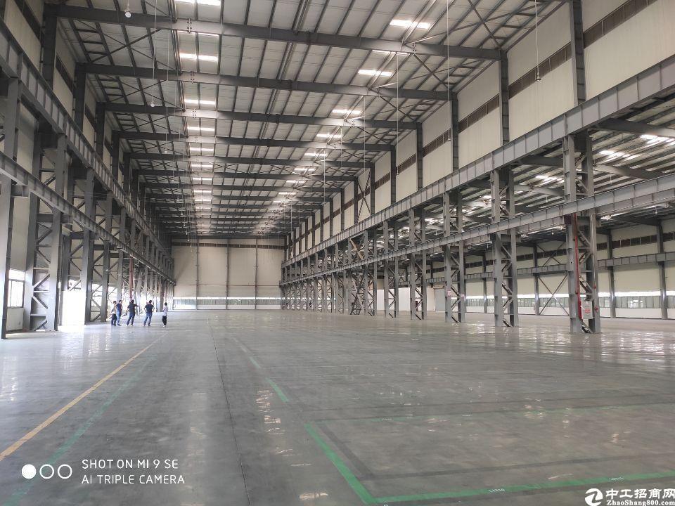广州黄埔区大型园区钢构5500平厂房仓库，大小可分租。