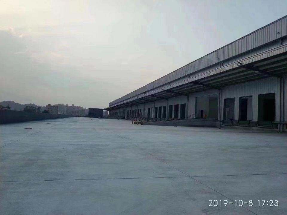 清溪镇新出带卸货平台标准物流仓库54000平米低价出租，可分