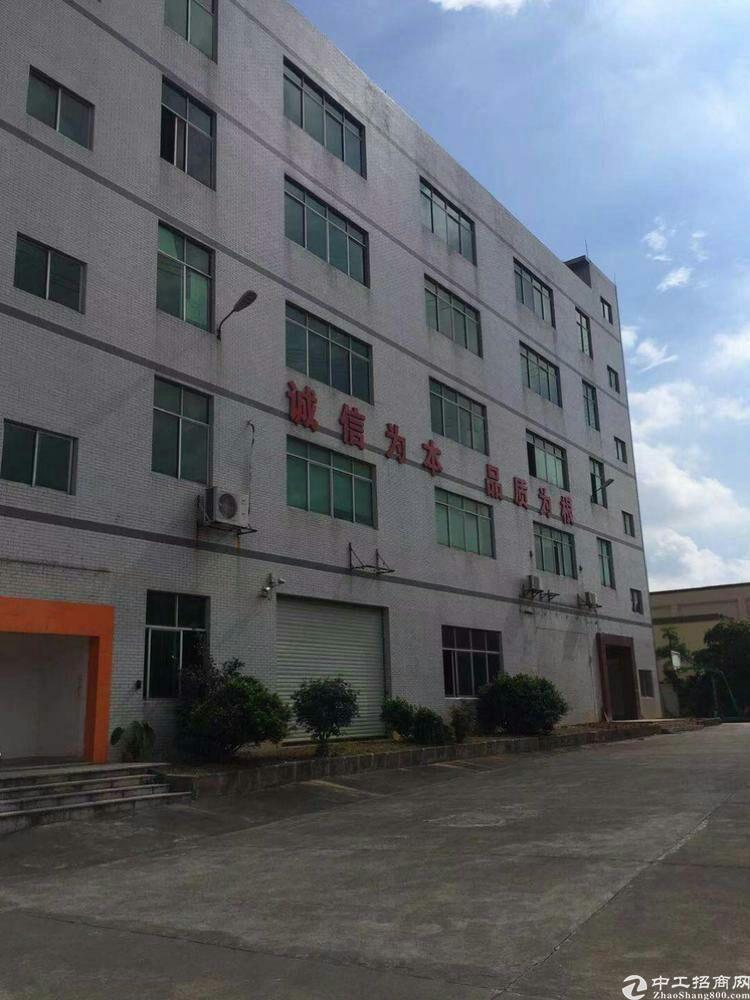 广州市黄埔区南岗地铁口附近新空出800平标准厂房仓库出租。