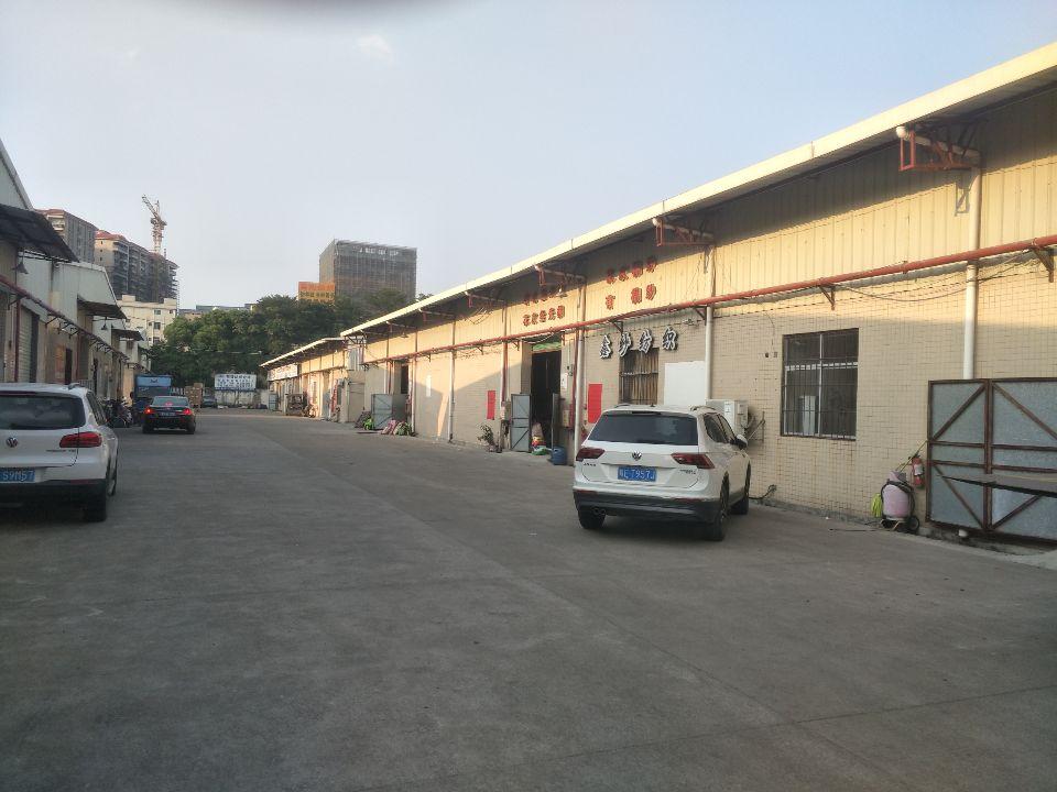 大朗镇毛织中心新控出仓库1200平。