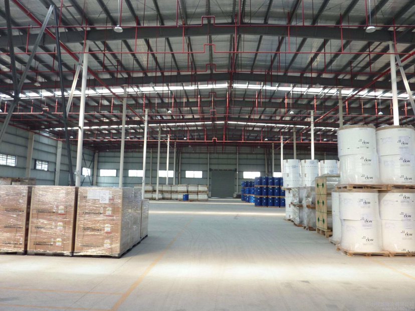 高标准单一层钢结构高台物流仓库三边卸货平台空地2万平方可分租