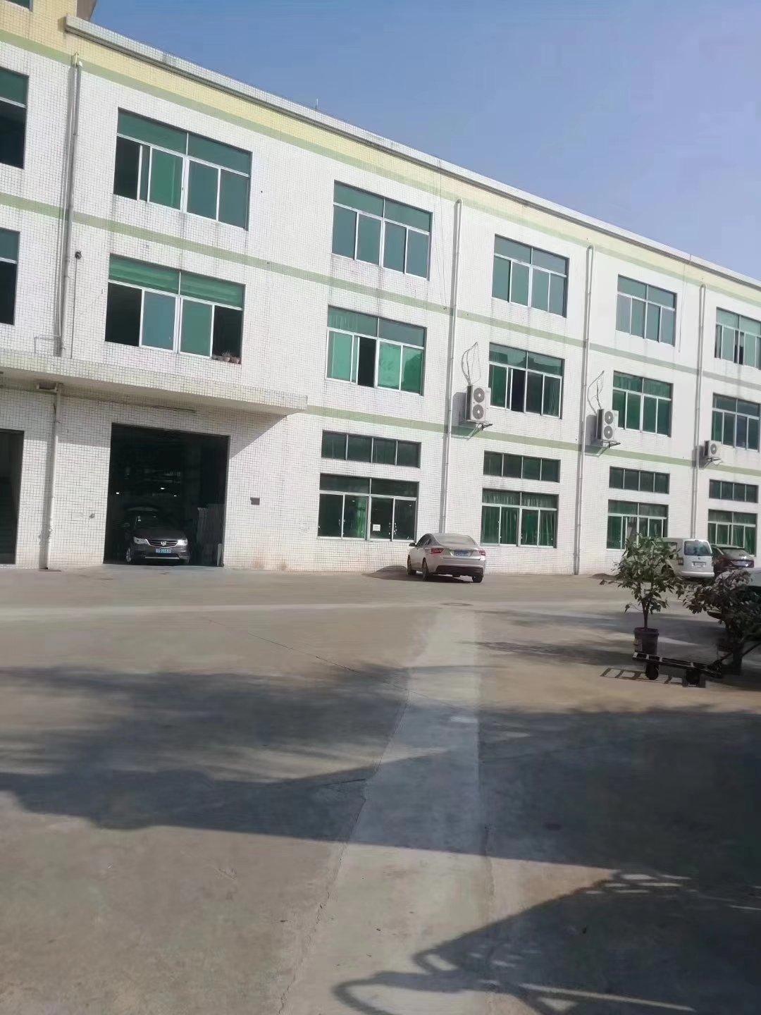 竹料工业区独院楼房2450平方三层有货梯可做生产仓库