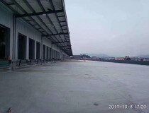福永机场新出物流园一万平方，带平台，17米货柜可四台并排掉头