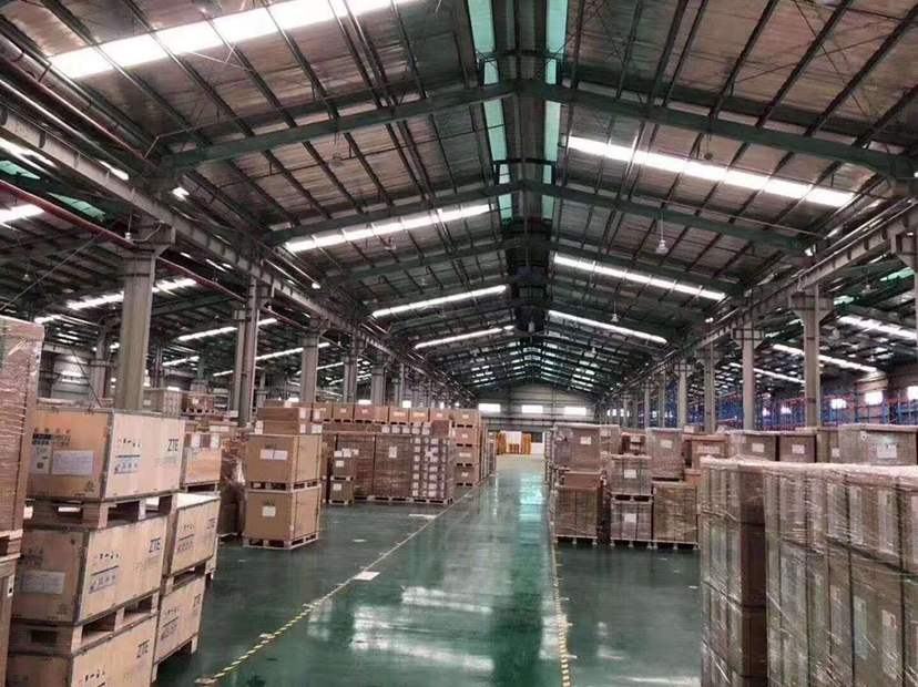 东莞清溪高速口新出仓库12000平米带卸货平台钢构厂房