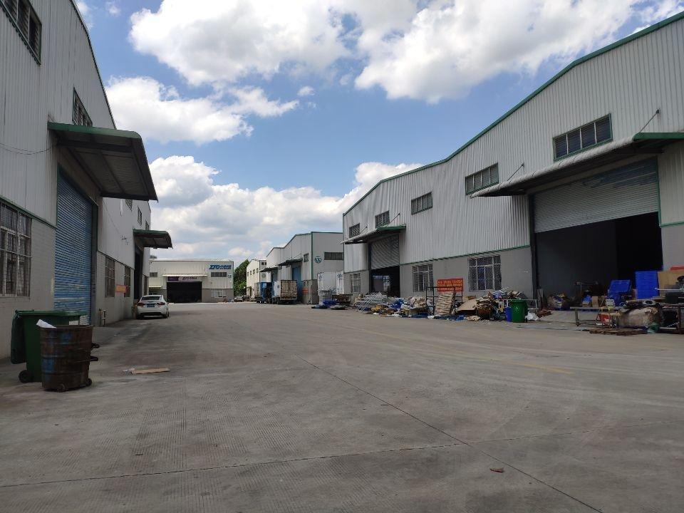 新塘镇新出单一层钢构4300平方9米高厂房仓库出租。