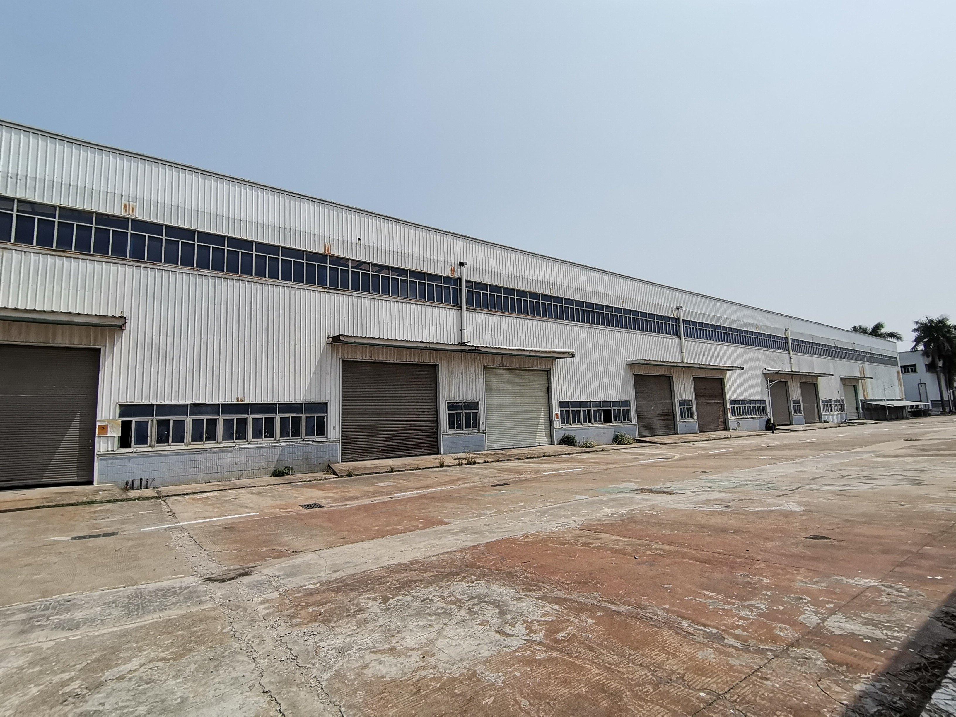 深圳市坪山区聚龙山超大型钢结构厂房仓库出租，高度8米，