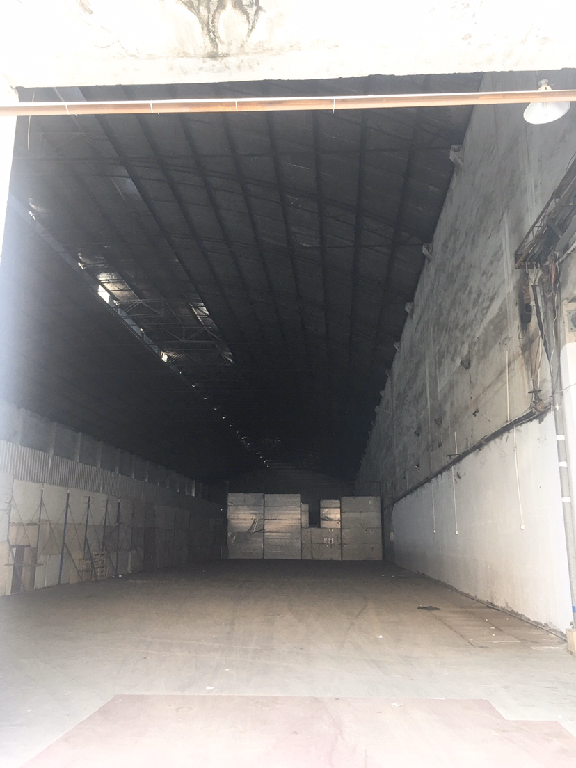 榔黎高速口2400平米厂房仓库，可进挂车，层高15米