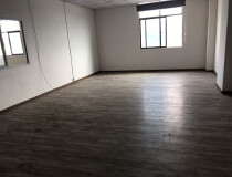 凤岗镇凤岗与平湖交界新出楼上1500平带精装修办公室，可分租