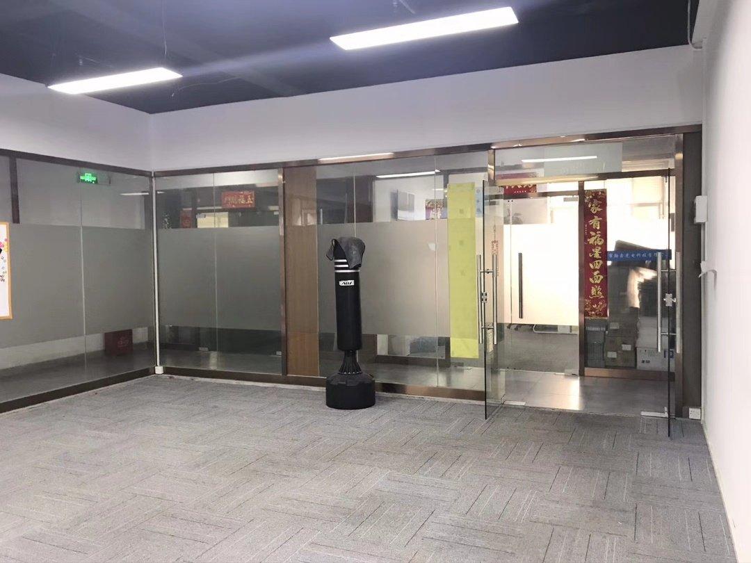 龙华清湖小学附近新出精装修办公室800平分租