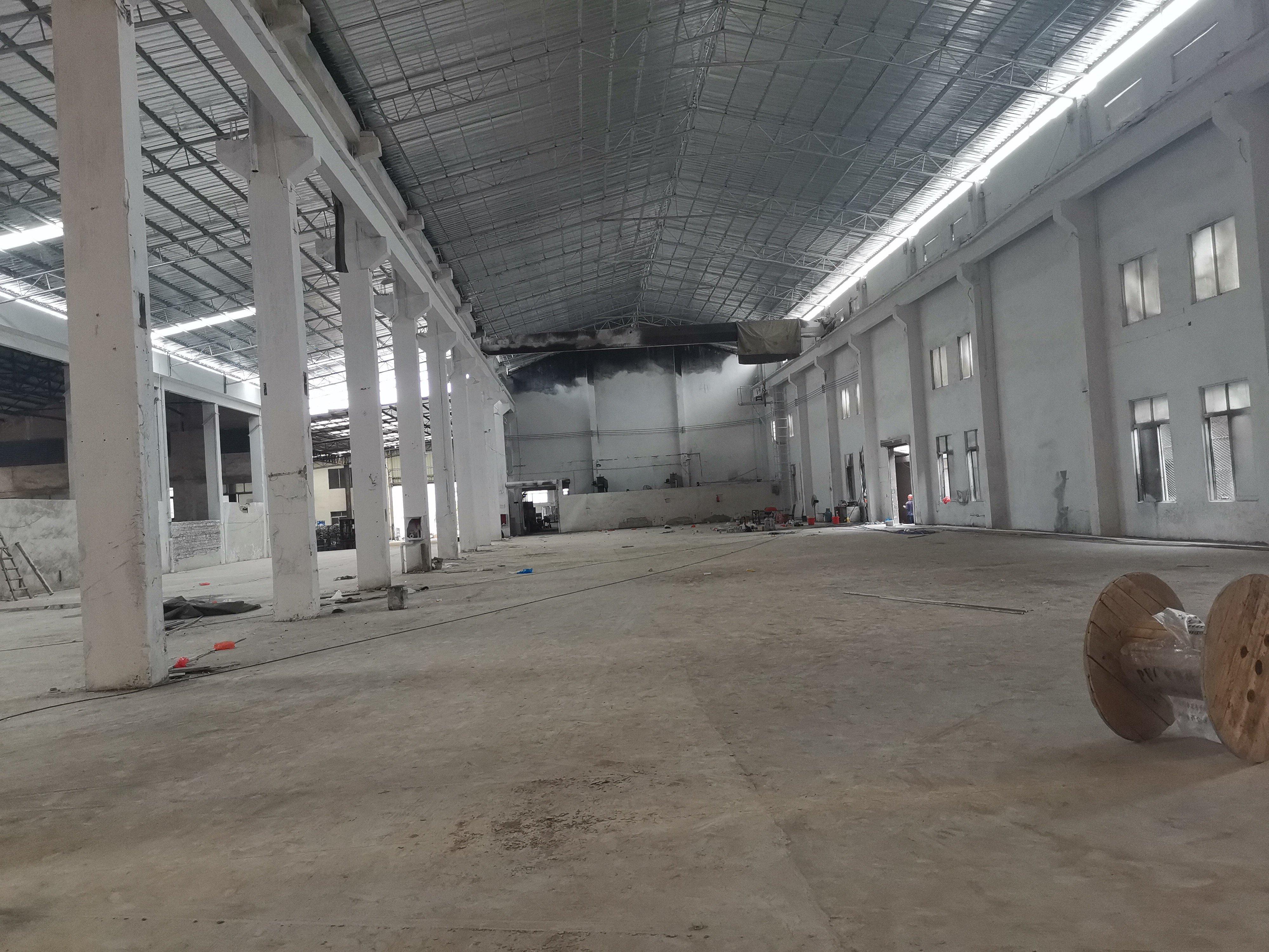 狮山镇新空出厂房仓库，岀租，装修豪华，价格优惠。
