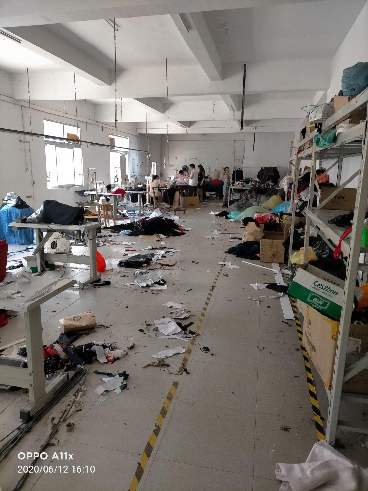 龙岗区横岗四联新出楼上小面积服装厂房带装修低价出租