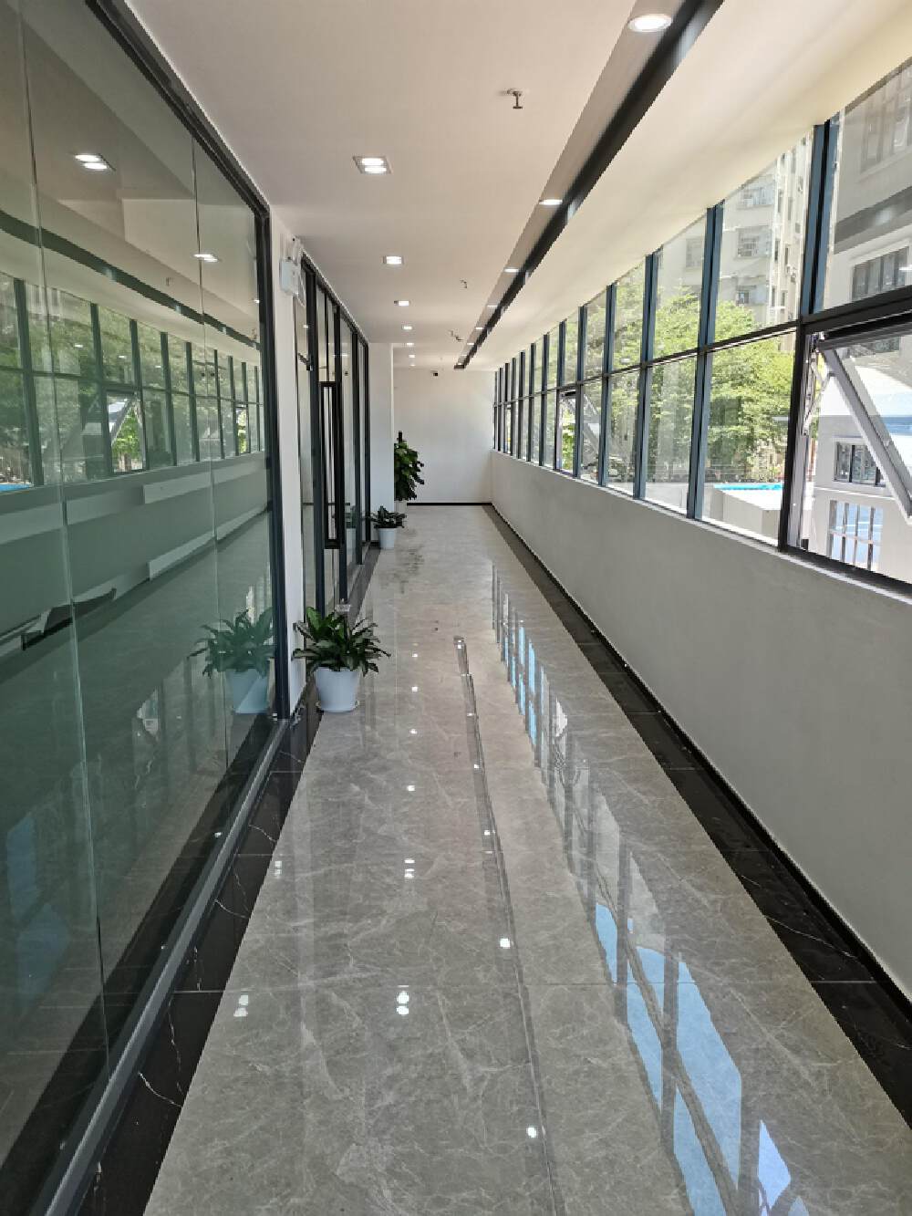福永凤凰小学附近楼上70至500平米精装修办公室