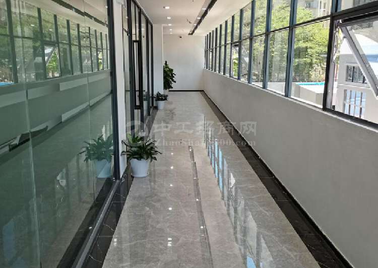 福永凤凰小学附近楼上70至500平米精装修办公室1