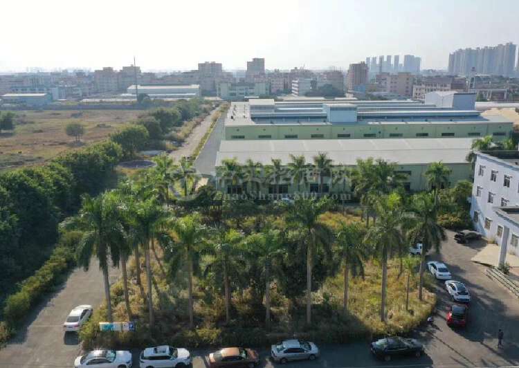 深圳市龙华区，新出地铁口40亩土地出售，欢迎来电咨询。2