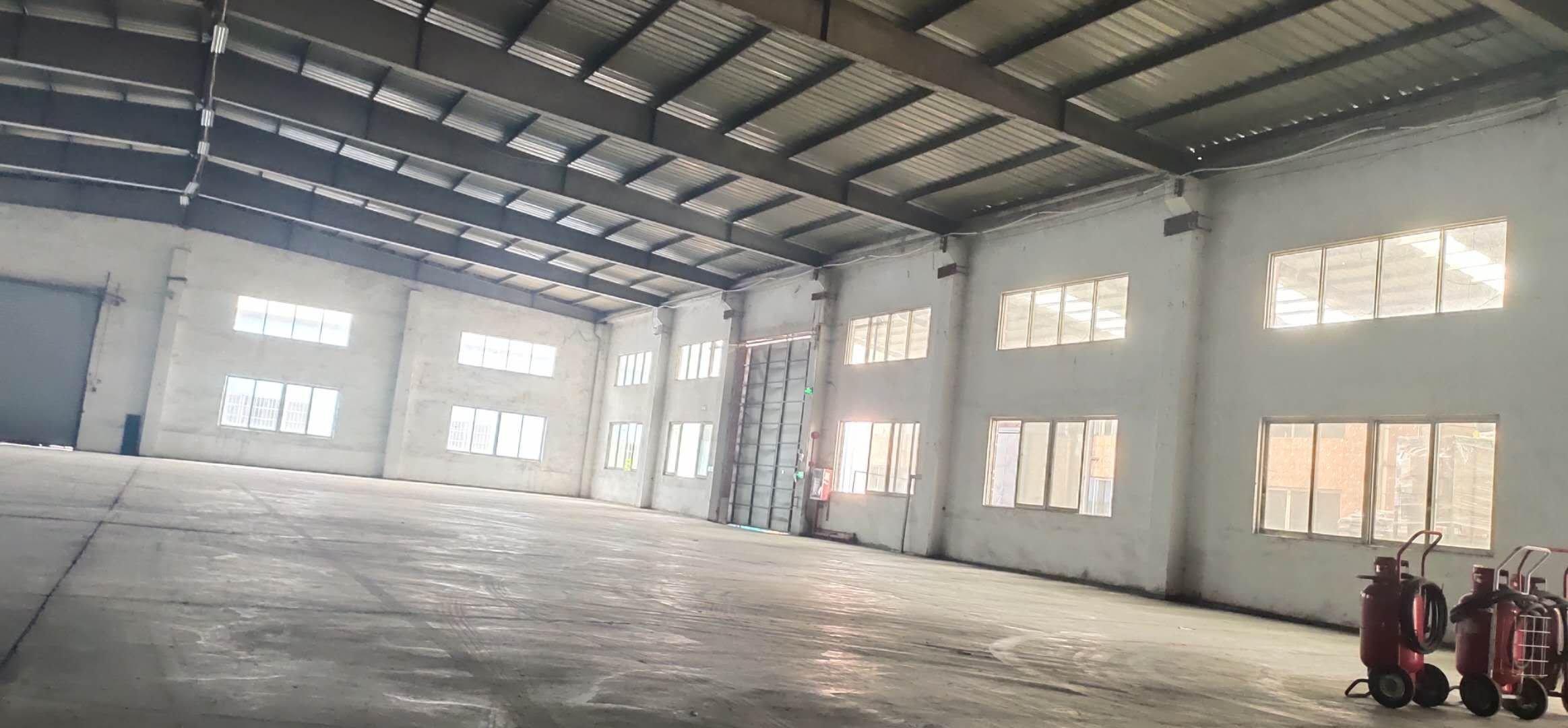 太和新出工业园区单一层钢结构滴水九米厂房仓库出租。