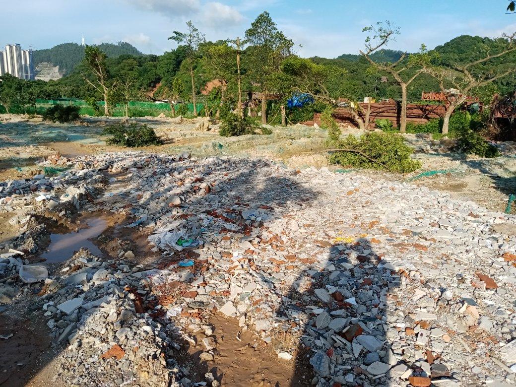 马路边空地2000平方，出租六块钱1