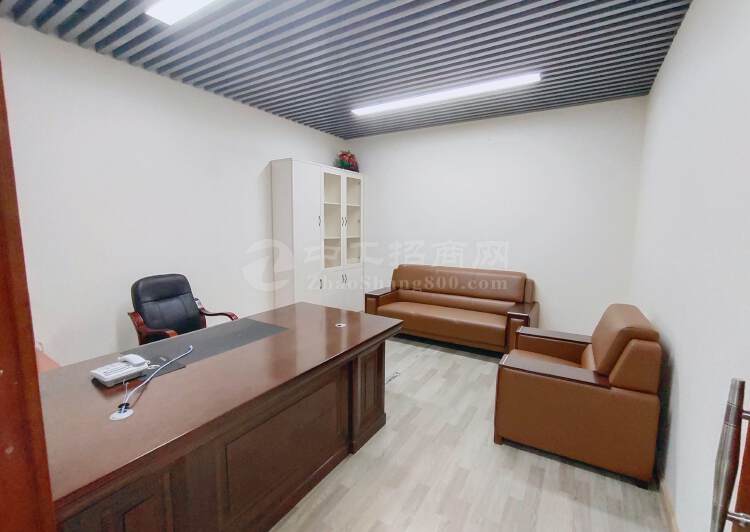 黄埔经济开发区荔联街道新出豪华装修办公室转让无需转让费。6