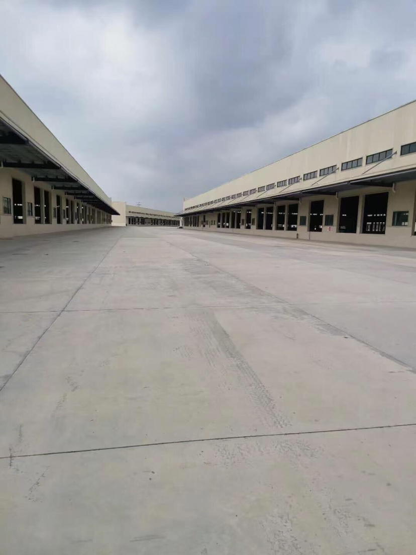 番禺南村8000方钢构厂房仓库出租，中高10米，证件齐全。