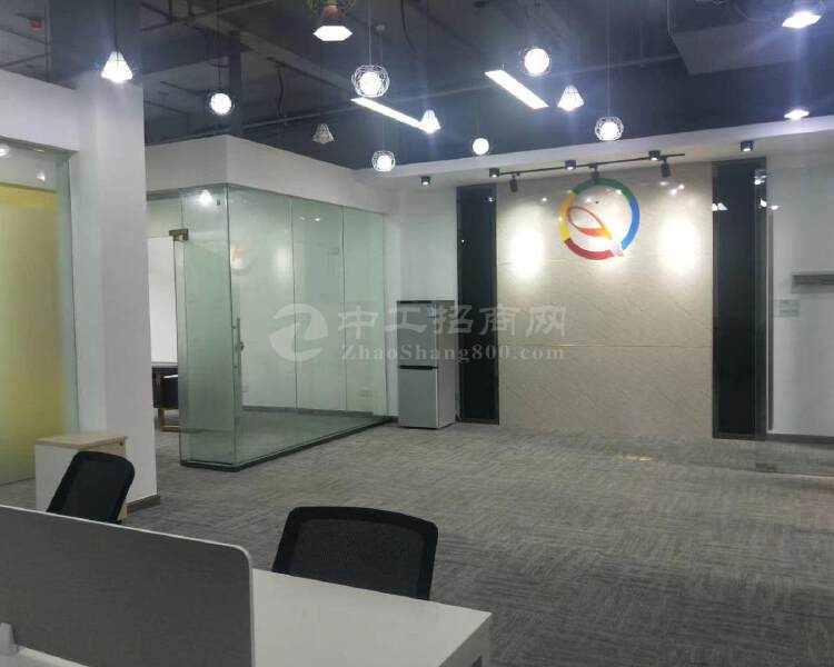 莲塘地铁口150平方办公室出租，精装修少量办公家具，免费停车