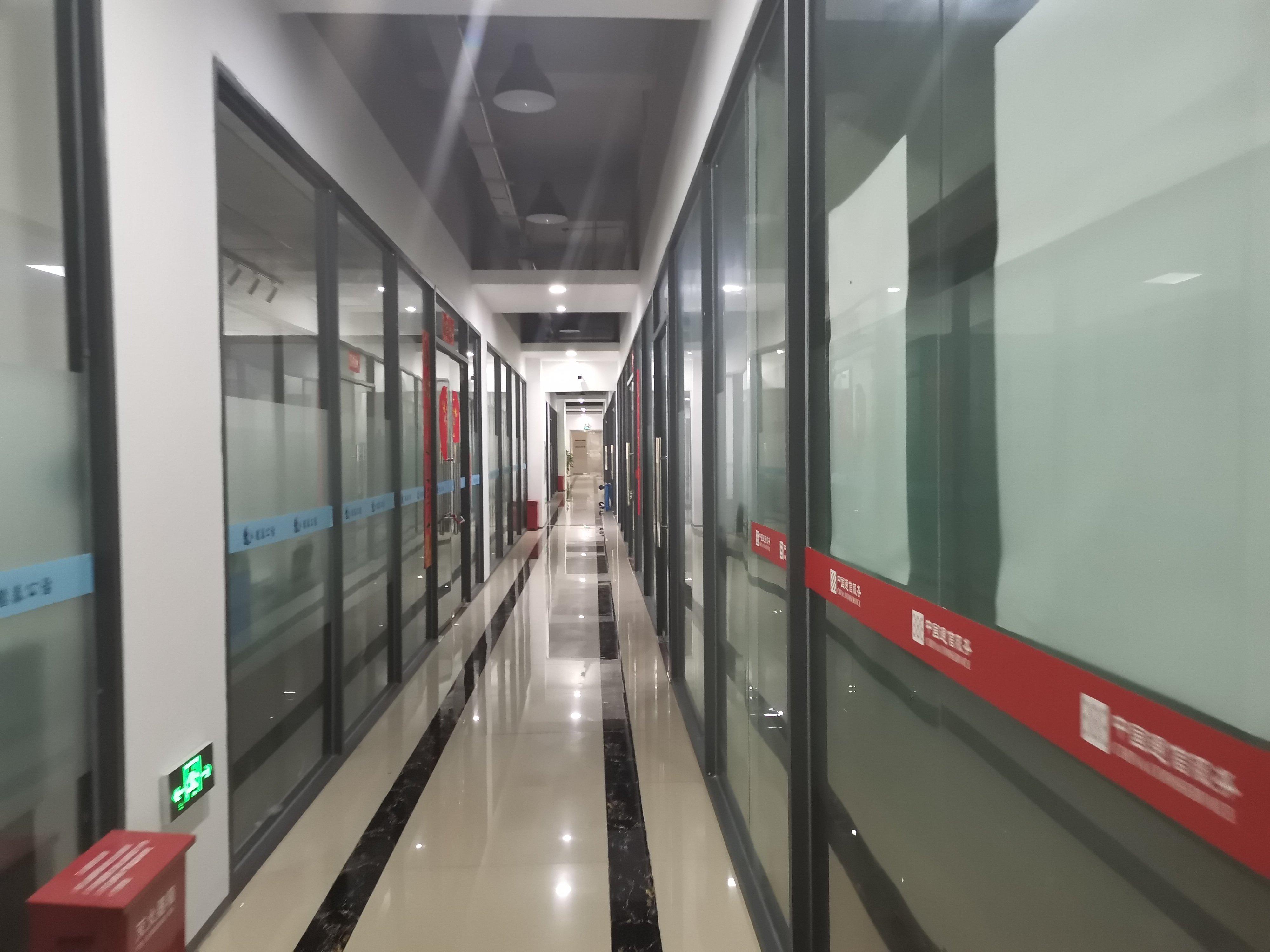 深圳莲塘口岸地铁站附近办公室出租128平方米