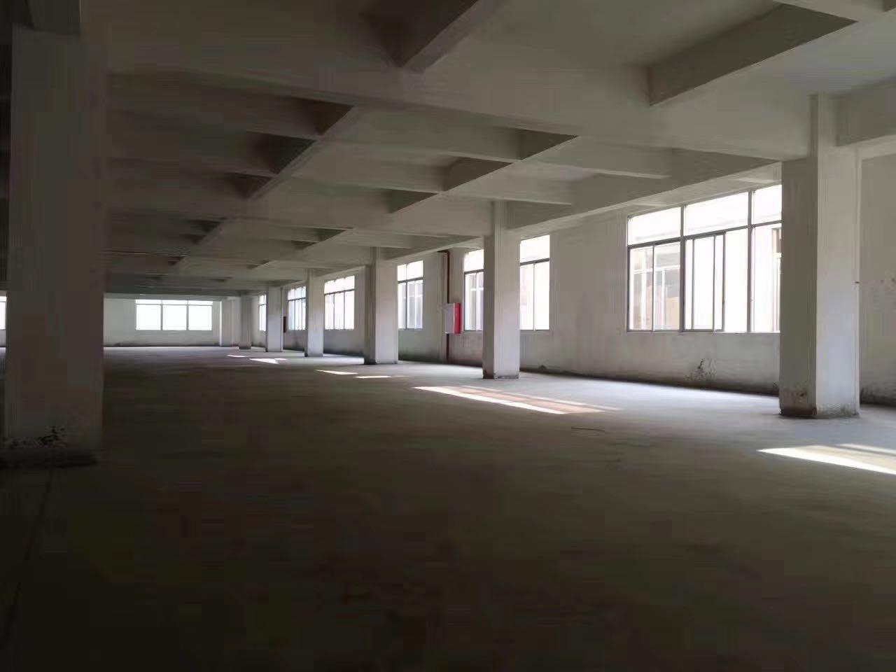 番禺钟村原房东2000方厂房仓库出租，有两部货梯，证件齐全。