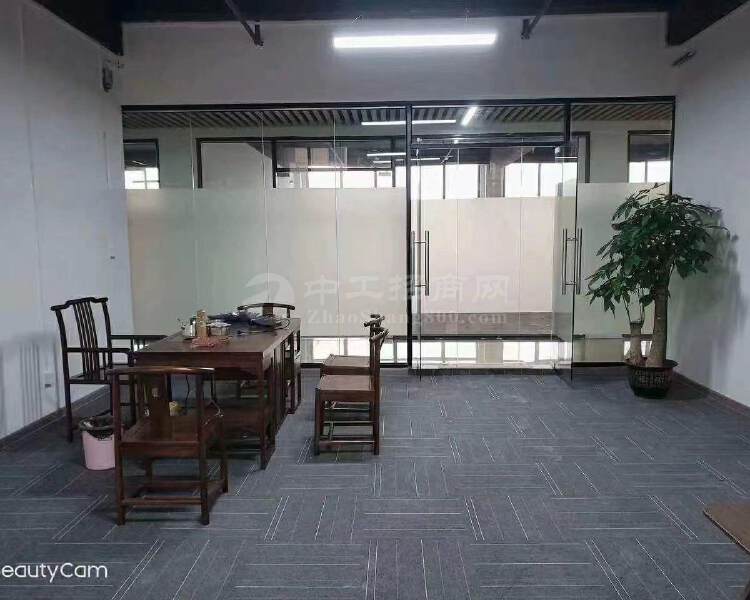 仲恺高新区陈江车汽车站旁2600平方写字楼出租。